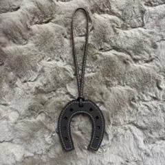 新品未使用　グレー 馬蹄型チャーム