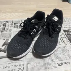 NIKE ZOOM WINFLO 4 ブラックスニーカーのサムネイル