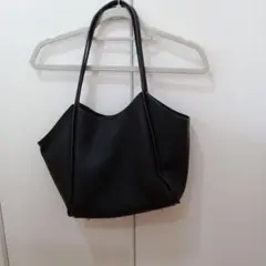 黒いトートバッグ