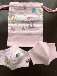 コップ袋とインナーマスク2枚、合計3点セットです。