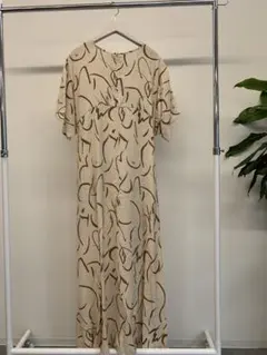 カネコイサオ クチナシ コサージュ柄 ロングワンピース 半袖 花柄