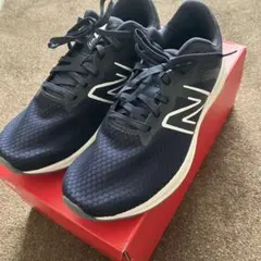 New Balance ネイビー ランニングシューズ