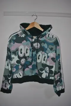 adidas カモフラージュ クロップドパーカー