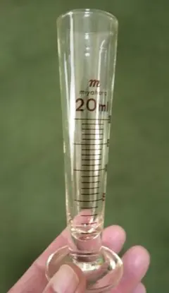PYREX IWAKI メスシリンダー 200ml ガラス栓付 - メルカリ