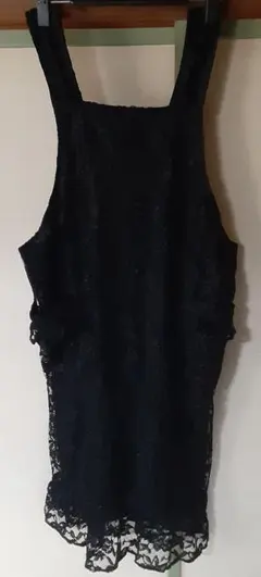 黒いレースエプロン