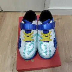 Umbro 幅広サッカーシューズ 19cm