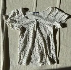 Brandy Melville 花柄 リブ 半袖 Tシャツのサムネイル