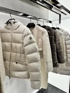 moncler ライトグレー フード付きダウンジャケット