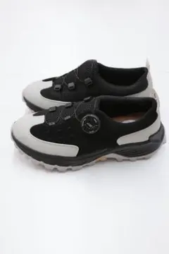 playground スニーカー