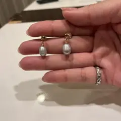 Les Bliss バロックパールピアス グレー