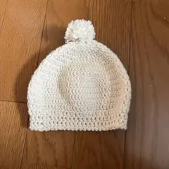 ホワイト ポンポン付きニット帽
