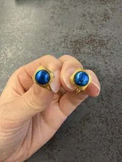 青い石の金メッキフックイヤリング