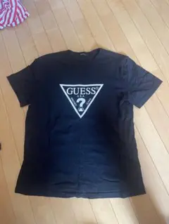 GUESS ブラック Tシャツ トライアングルロゴ