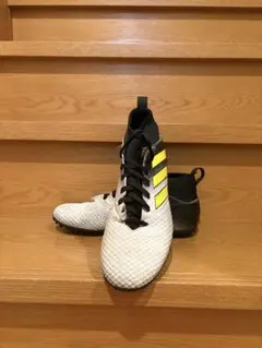adidas サッカーシューズ ハイカット ホワイト/ブラック/イエロー