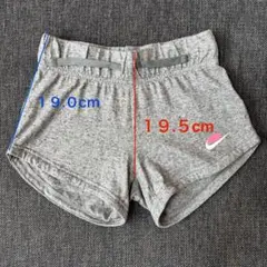 NIKE グレー ショートパンツ　キッズ　XS