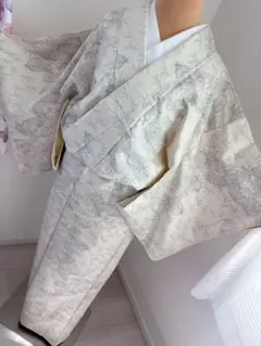 新品しつけ糸付き　白大島紬　￼正絹　花文様