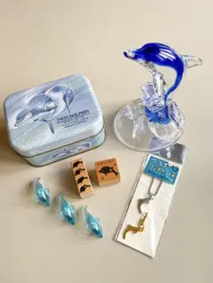 イルカ　ガラスのオブジェ　お菓子空き缶　可愛いイルカ3頭　キーホルダー　イルカ印