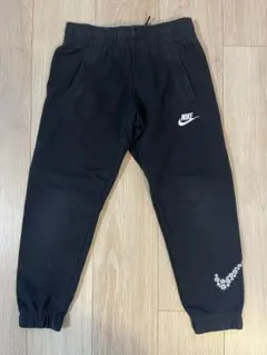 Nike 黒パンツ ロゴ花柄刺繍　スウェットXS 135