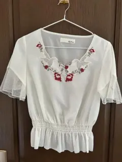 Lily Brown 刺繍入りホワイトブラウス