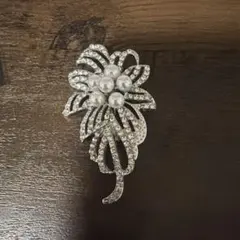 花形クリスタルパールブローチ