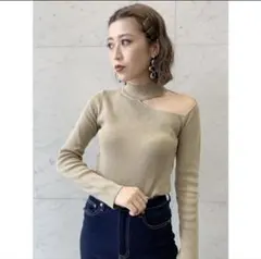 MURUA ショルダーカットタートルニット