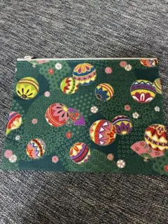 カラフル模様のファスナー付きポーチ　新品未使用