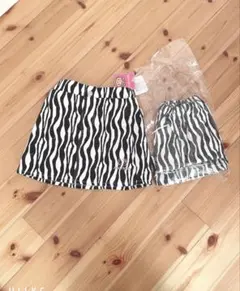 ハローキティ　ゼブラ柄フレアスカート レッグカバーセット130cm