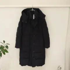 フード付きブラックロングダウンジャケット