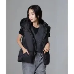 【ナノ・ユニバース】撥水加工ライトダウン フードジップアップベスト