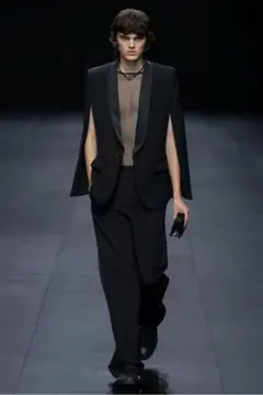 VALENTINO タキシードケープ 23SSのサムネイル