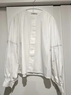 ノーカラー　ステッチデザイン　ブラウス　Brown&Street