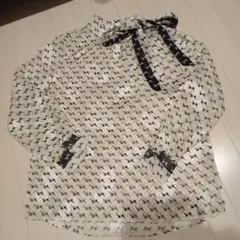 柄リボン付き長袖ブラウス