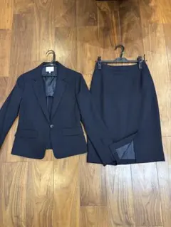 1度着用のみ　ネイビー スカートスーツ　9号エマジェイムス