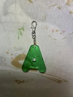 ハンドメイド レジン キーホルダー イニシャル A 緑