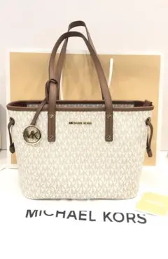 シグネチャー ハンドバッグ