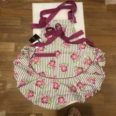 フリル付き花柄エプロン