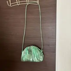 も*も様 センスオブプレイス　メタリックグリーン パーティーバッグ ギャザー入り