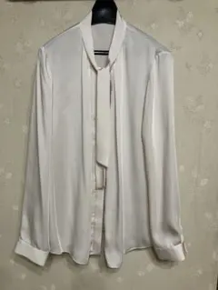 ミッシェルクランリボン付きシャツ