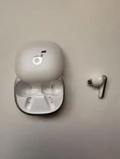 Anker Soundcore Liberty4 NC ホワイト 充電器と右のみ