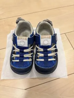 Item thumbnail for item e0b78aef-5cef-4e0b-a8d5-b8edb1140e5b