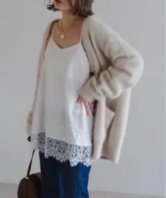 レース付きホワイトキャミソール