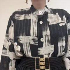ブラック 黒系 シアー 花柄 オーバーサイズ ロング バンドカラー 柄シャツのサムネイル