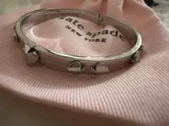 kate spade スタッズ付きシルバーバングル