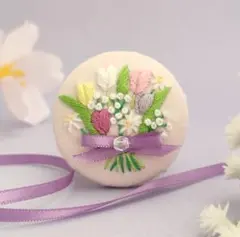 ☆パステルカラーのチューリップ刺繍ブローチorヘアゴム　ハンドメイドくるみボタン