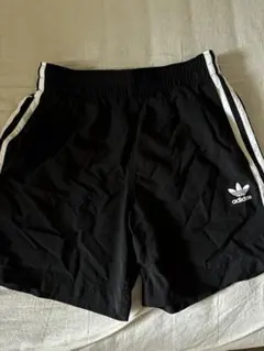 adidas 黒 ショートパンツ Sサイズ