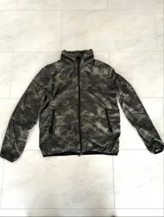 【美品】TATRAS カモフラージュ ナイロンジャケット　ハンガー付きのサムネイル