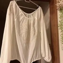 オフホワイト 刺繍入り チュニック 長袖のサムネイル