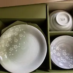 メルカリ市期間のみ花の器　紫式部　新品未使用　桜柄食器セットのサムネイル