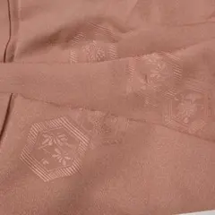 上質な色無地袷着物　亀甲花地紋　蘇芳香色