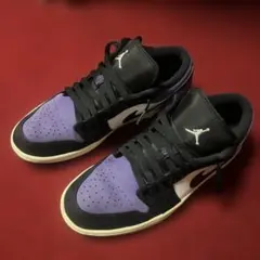 NIKE エアジョーダン1 LOW "ホワイト/ブラック/コートパープル"のサムネイル